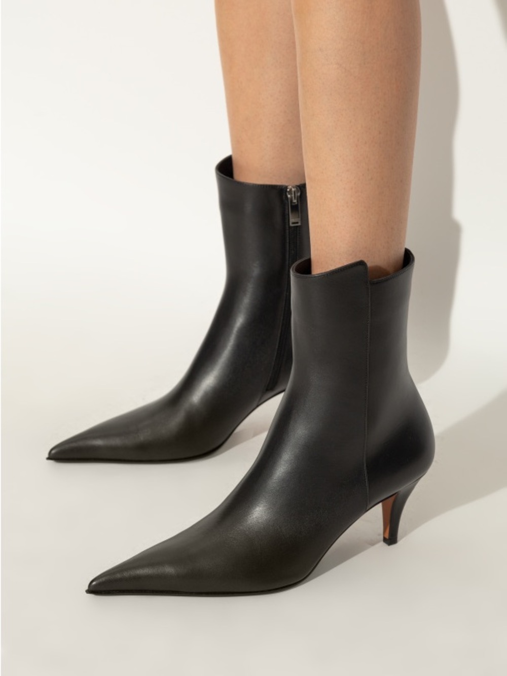 Alexander McQueen Black Leather Pointed Toe Ankle Booties Heels EU 38.5 New